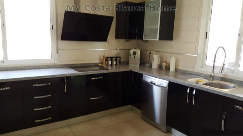 Beautiful Large Villa For Sale In.. - 2