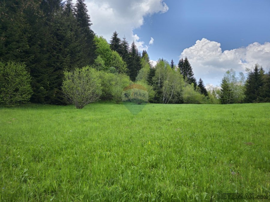 Negrađevni teren 3890 m2 - Hlevci - 2