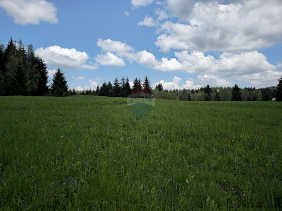 Negrađevni teren 3890 m2 - Hlevci - 3