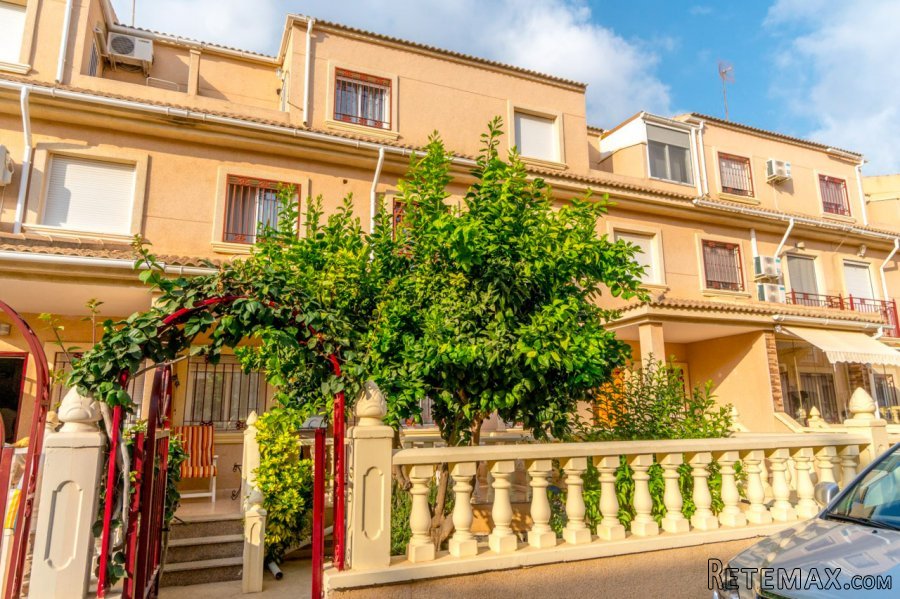 Vivienda adosada de 3 dormitorios y 2 baños.La planta baja.. - 4