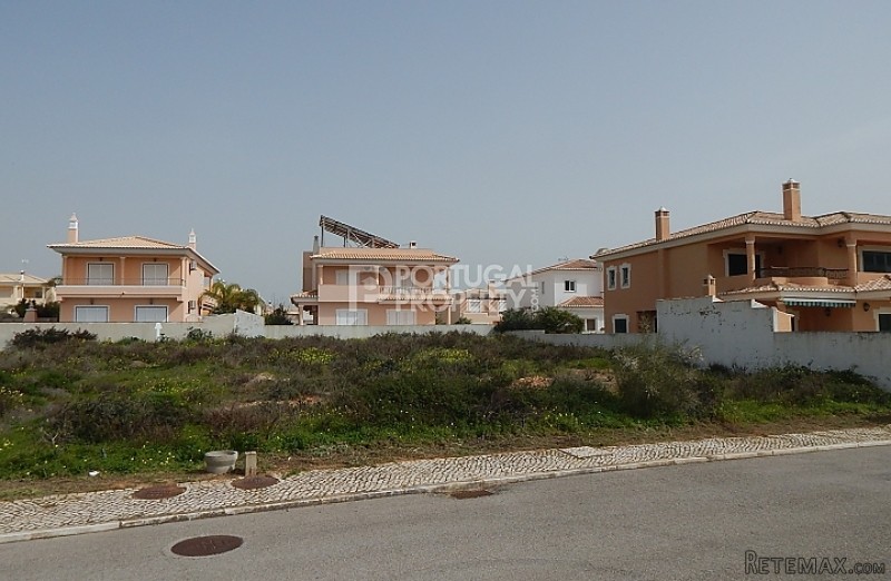 Nice plot for construction with sea.. - 2