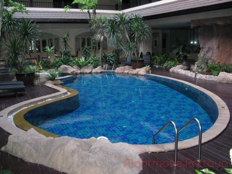 1 Bedroom Condo for sale in Pratumnak -..