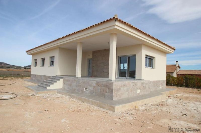3 bedroom New build villa with pool key..