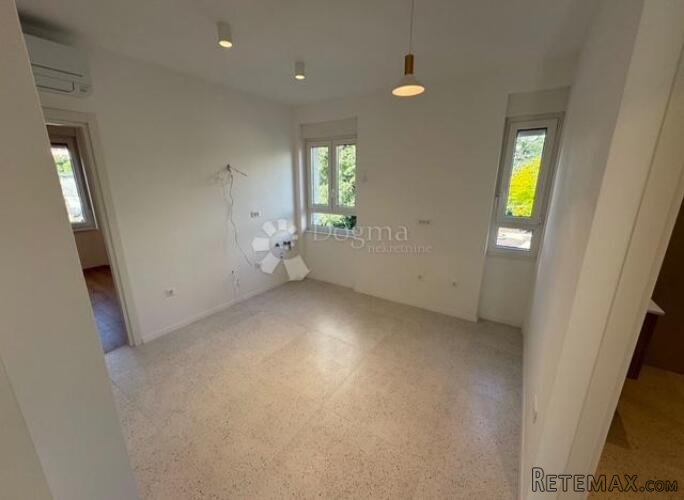 Vojak-97m2,3skl,kompletno adaptiran ,balkon,