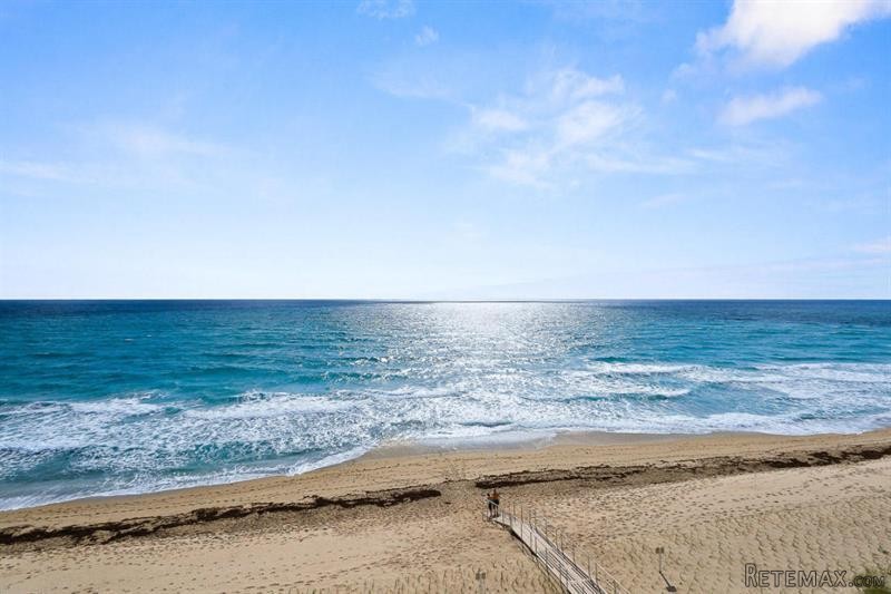 2 bedroom Residence For Sale: Singer..