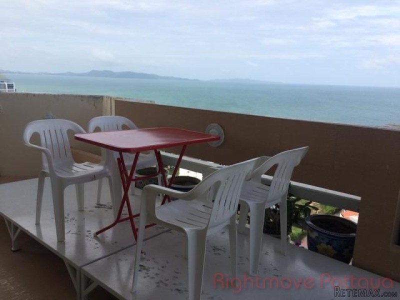 3 Bedroom Condo for sale in Jomtien -..