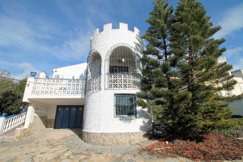6 Bedrooms - Villa - Alicante - For Sale