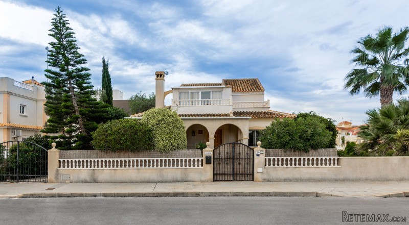 3 Bedrooms - Villa - Alicante - For Sale