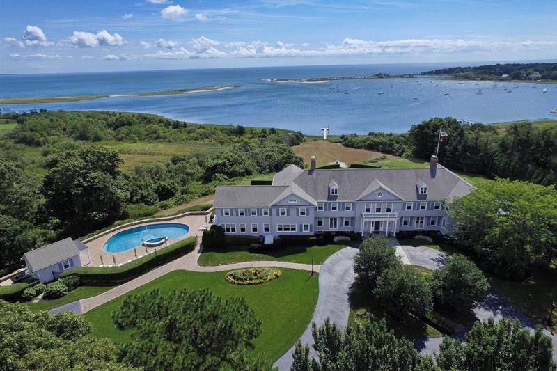 9 bedroom House For Sale: 421 Main..