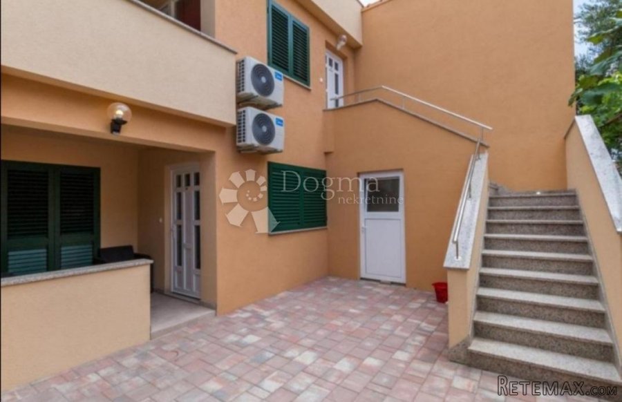 VODICE, blizu mora 5 apartmana spremni za turističko iznajml - 4