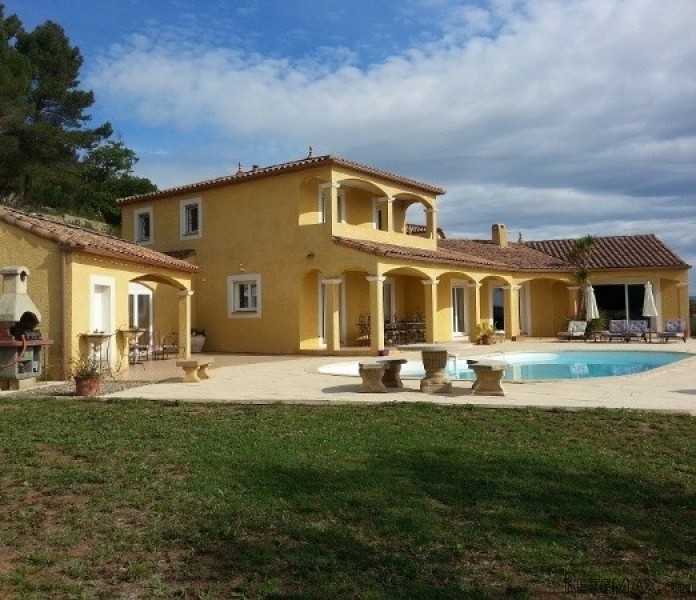 Nice Furnished Villa With 220 M2 Of..