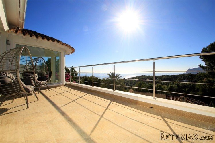 This luxury villa has been completely renovated in 2017 and.. - 7