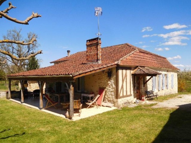Stone House With Swimming Pool And Barn