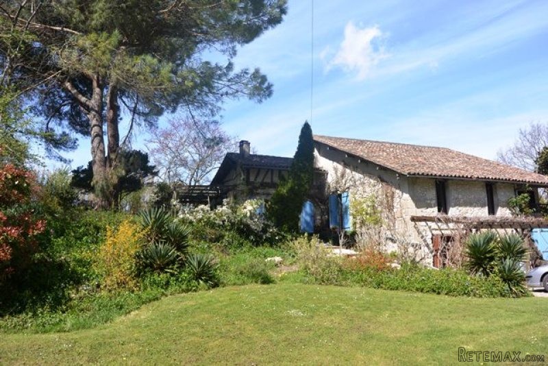 A Pretty Stone Cottage With Swimming..