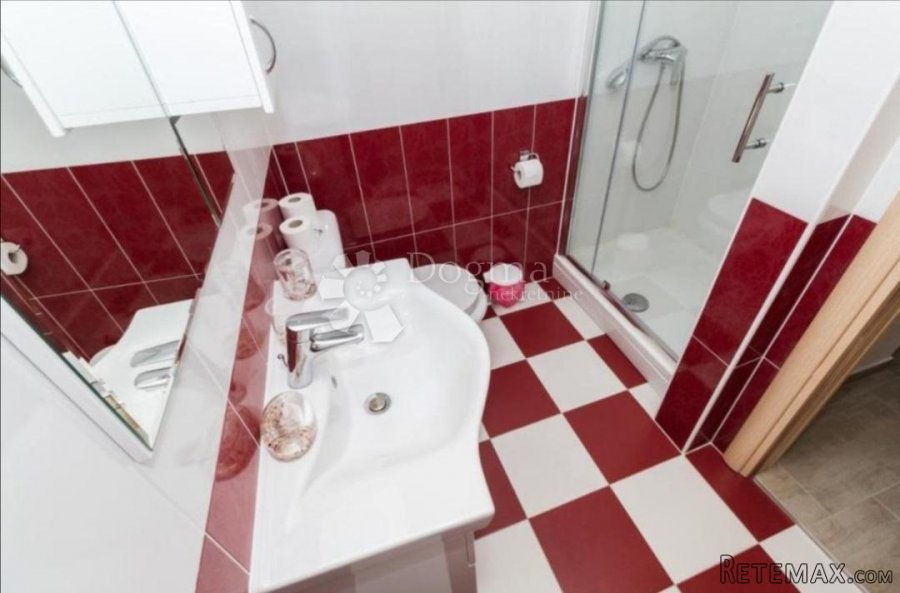 VODICE, blizu mora 5 apartmana spremni za turističko iznajml - 10