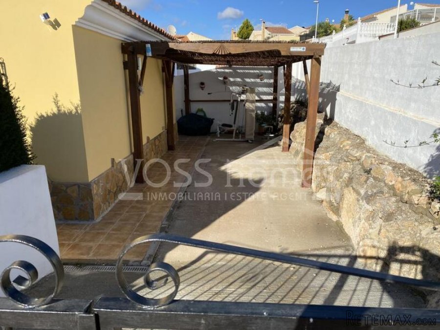 EXCLUSIVE TO VOSS HOMES - A beautifully presented, recently.. - 11