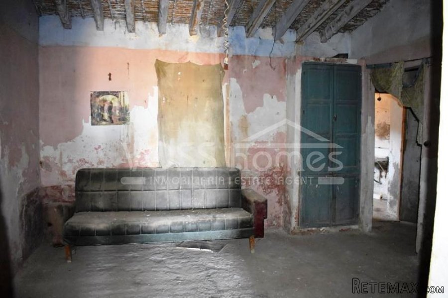 Large 2 storey old cortijo property to renovate with garage.. - 11