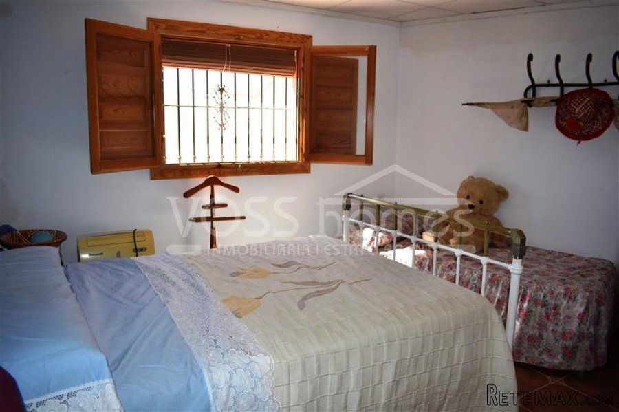 A lovely 4 bedroom, 1 bathroom Country House of 230m2 with.. - 12