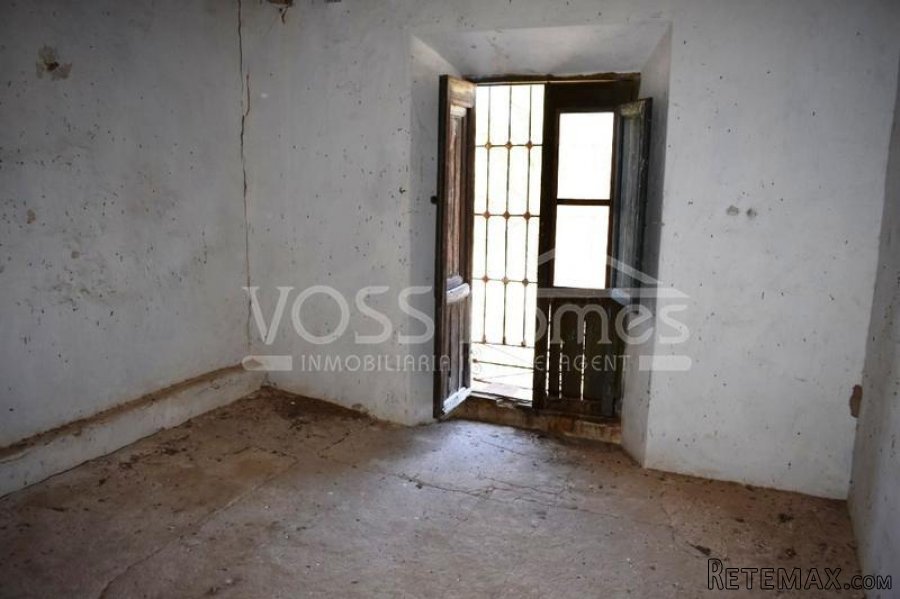 Large 2 storey old cortijo property to renovate with garage.. - 12