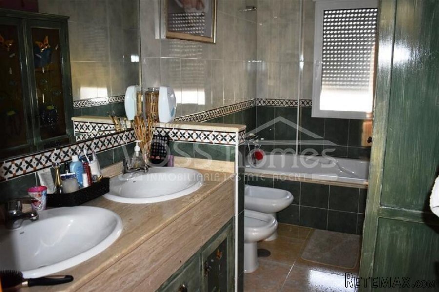 Large two storey, 3 bed, 3 bath Semi-detached Villa with.. - 12