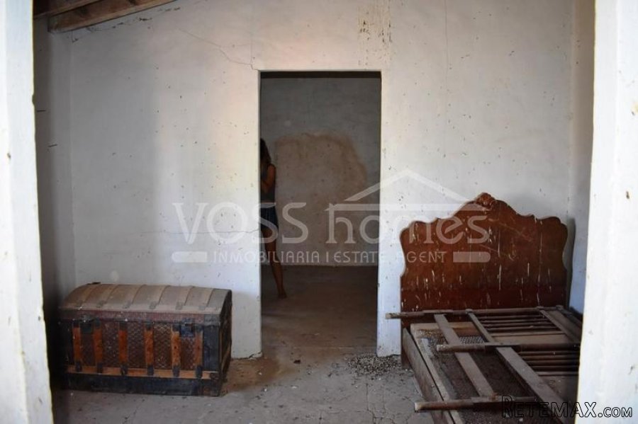 Large 2 storey old cortijo property to renovate with garage.. - 13