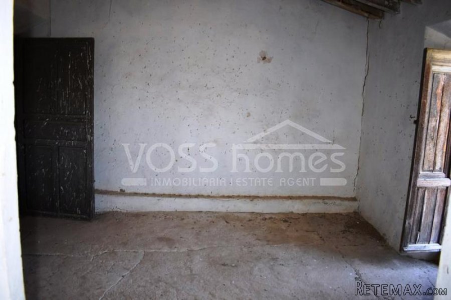 Large 2 storey old cortijo property to renovate with garage.. - 14