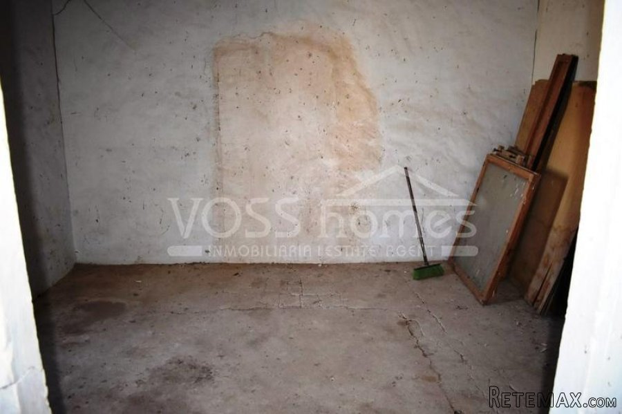 Large 2 storey old cortijo property to renovate with garage.. - 15