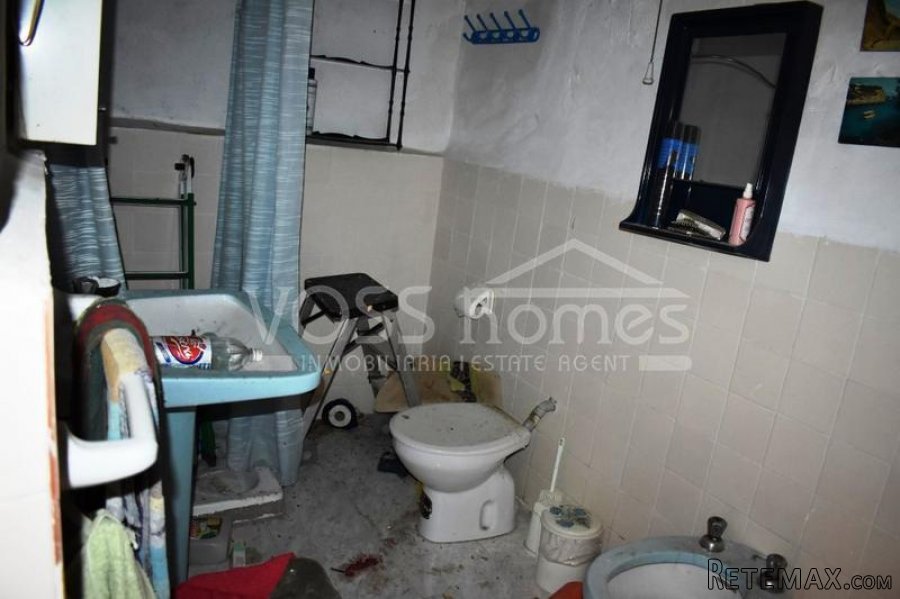 Large 2 storey old cortijo property to renovate with garage.. - 17