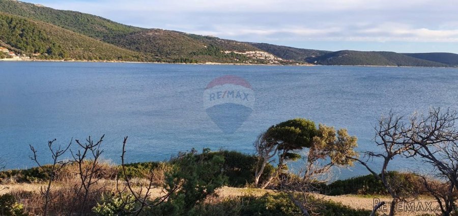 OTOK CRES - MARTINŠĆICA - ATRAKTIVNO ZEMLJIŠTE UZ MORE