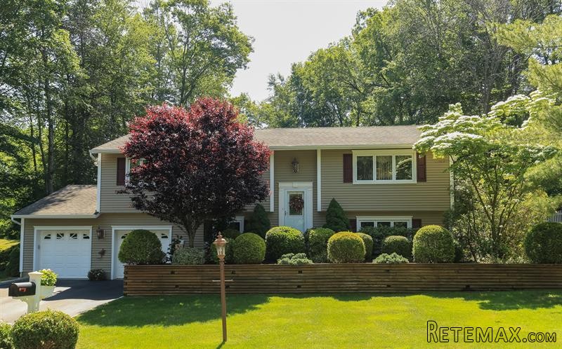 4 bedroom House For Sale: 1495 Pine..