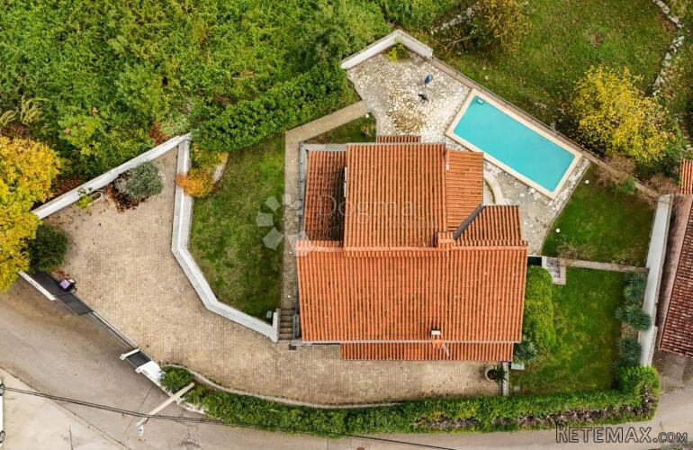 OBITELJSKA KUĆA, IČIĆI-POLJANE 280m2
