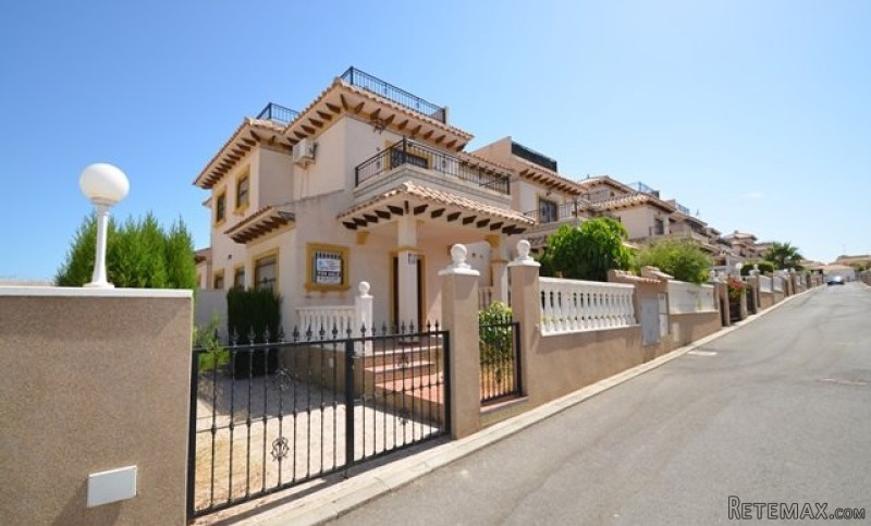 Townhouse In Villamartin, Orihuela..