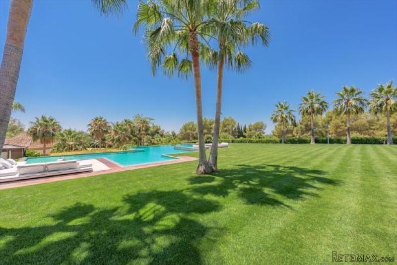 10 bedroom detached villa for sale - 2
