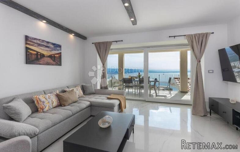 OPATIJA, STAN S POGLEDOM, ukupno 153 m2