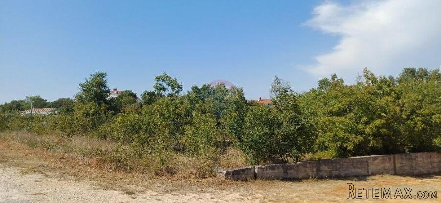 Pula,okolica, građevinsko zemljište, 3 čestice