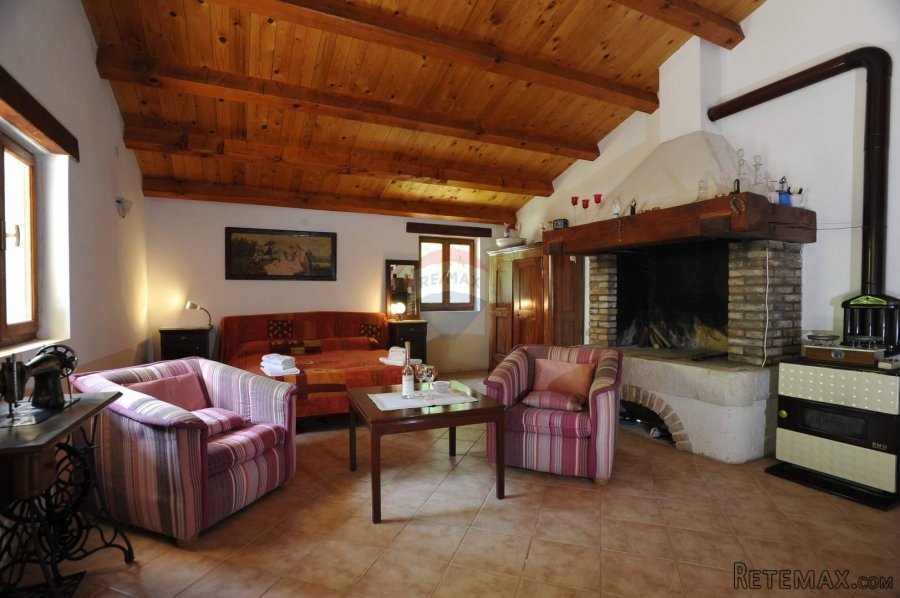 Rovinj,Ranch-20 000m2 i 3 kuće,1km od mora