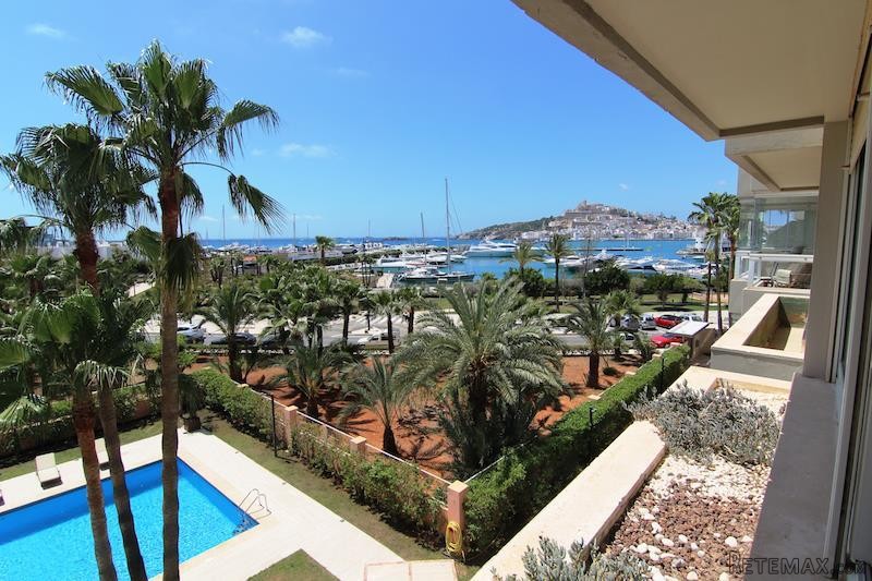4 bedroom Apartment For Sale: Marina..
