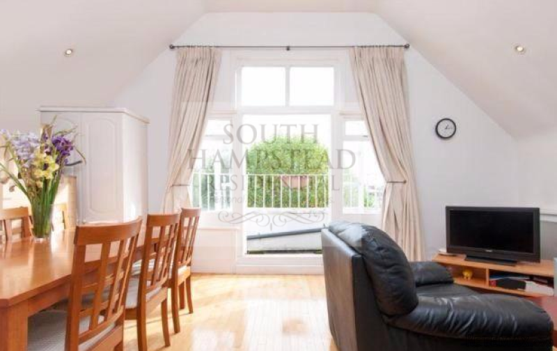 Flat 4, 12 Greencroft Gardens - 2