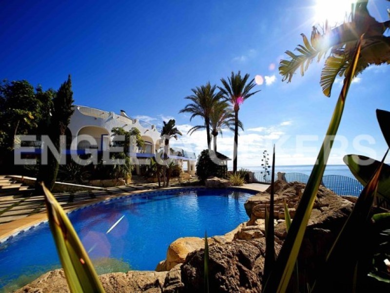 Exclusive Luxury Villa With Access To..