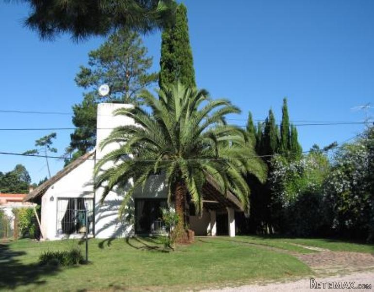 3 Bedroom House - For Sale - Pinares
