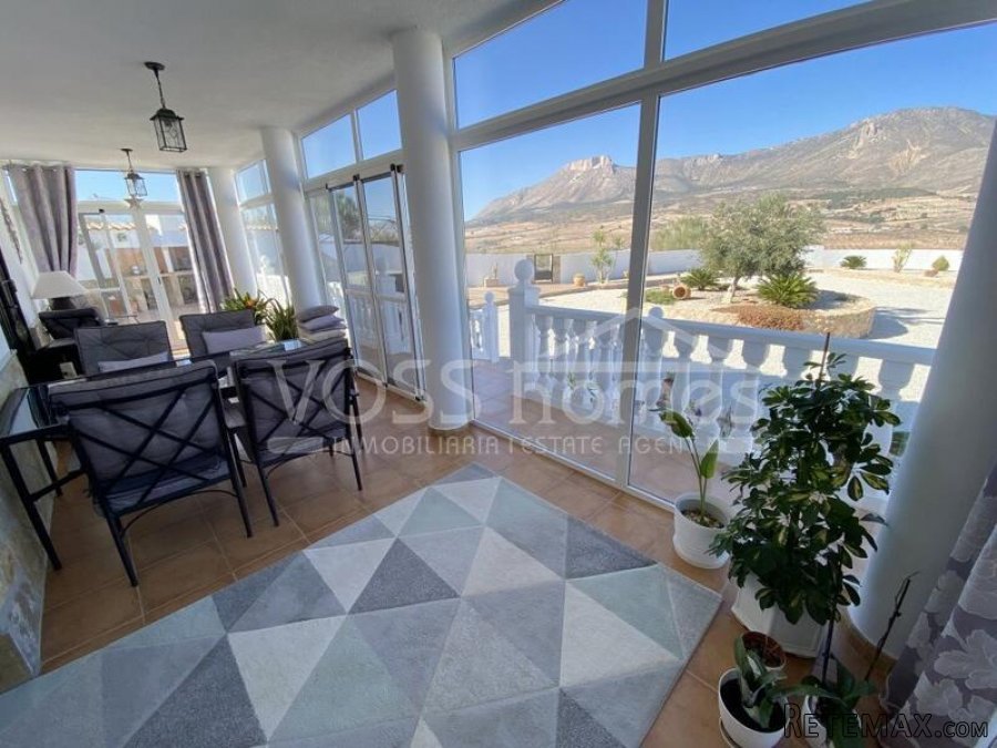 NEW LISTING TO VOSS HOMES - A large beautifully presented 3.. - 3