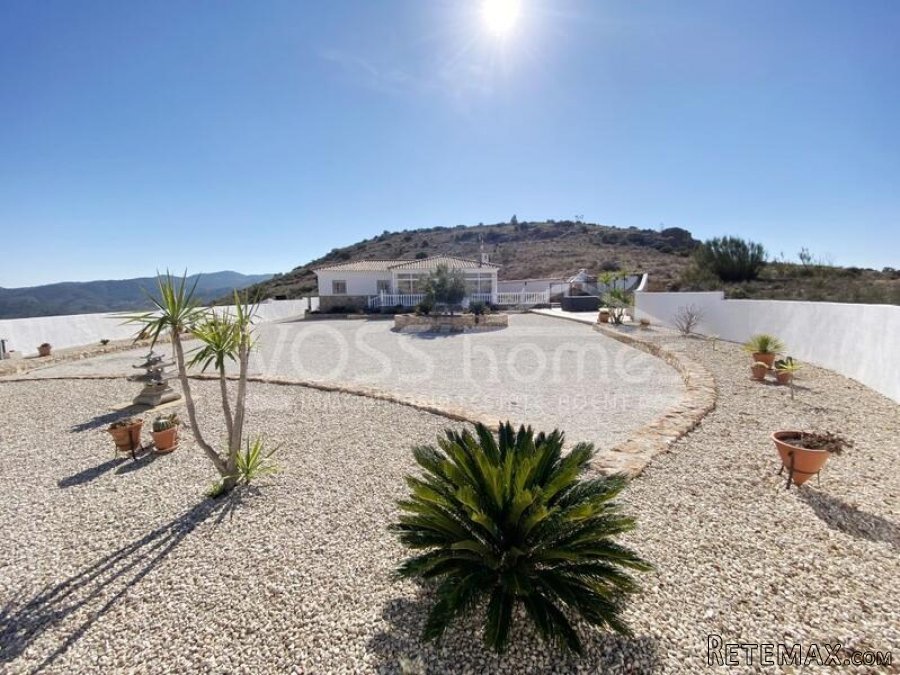 NEW LISTING TO VOSS HOMES - A large beautifully presented 3.. - 4
