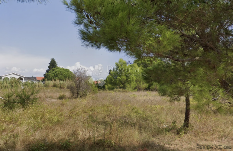 PRIVLAKA GRAĐEVINSKO zemljište 300m od mora