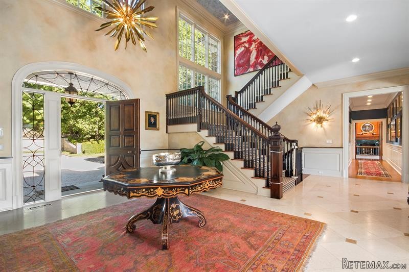 6 bedroom House For Sale: 59 Mooreland.. - 2