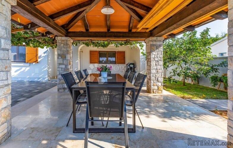 Medulin, Kuća sa dva apartmana na mirnoj lokaciji - 2