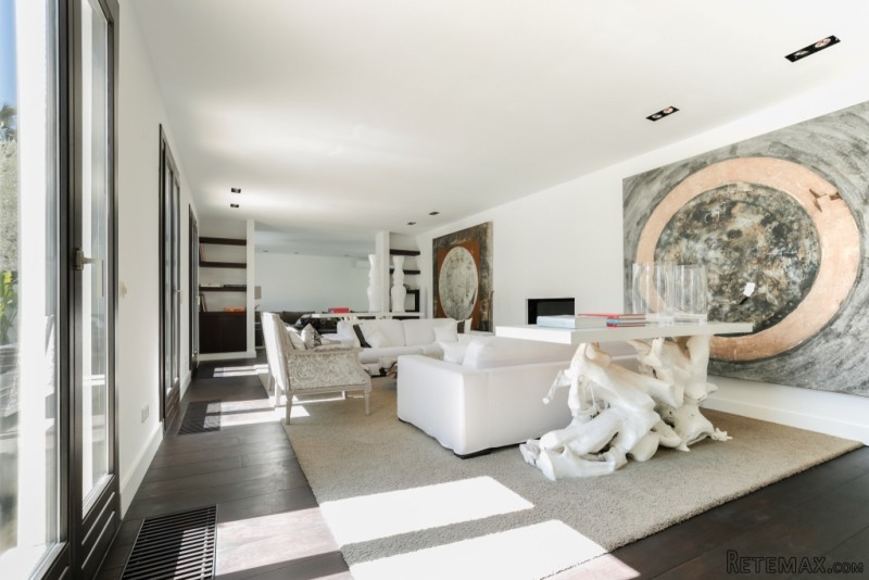 Contemporary Renovated Beach Side Villa