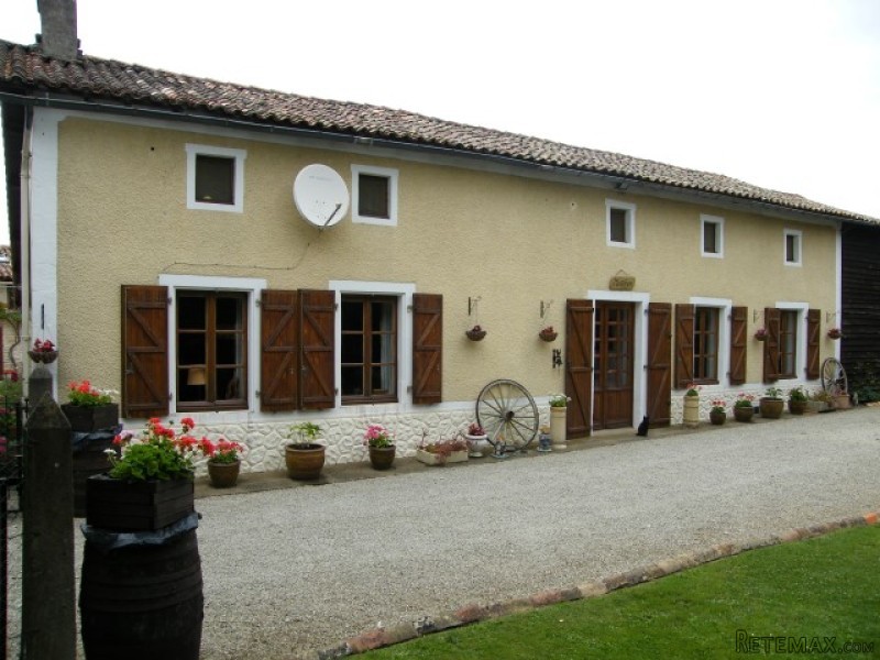 Renovated Farmhouse And Cottage Walking..