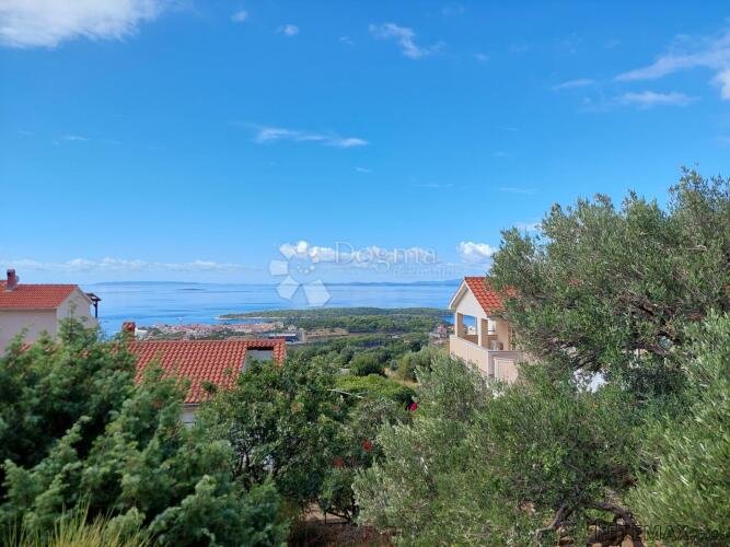 Građevinsko zemljište sa prekrasnim pogledom na more.