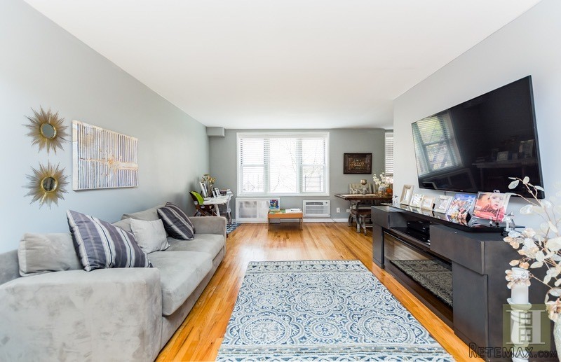 2 bedroom Apartment For Sale: 2390..