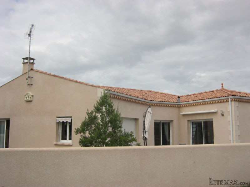 3 bedroom house in Saujon, about 20..